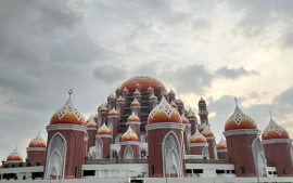 nikmati-suasana-ramadan-di-masjid-99-kubah-makassar-tempat-ngabuburit-yang-penuh-keberkahan