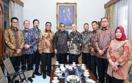 pimpinan-mpr-ri-bersilaturahmi-ke-kediaman-wakil-presiden-ke-6-try-sutrisno